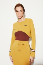 Conjunto Amarelo de Saia e Blusa com Sobreposição