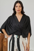 Conjunto de Calça Listrada e Blusa Preta