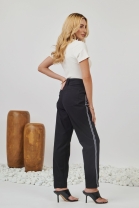 Conjunto de Calça Sarja com Blusa Branca