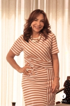 Vestido Mídi com Fenda Frontal Listrado